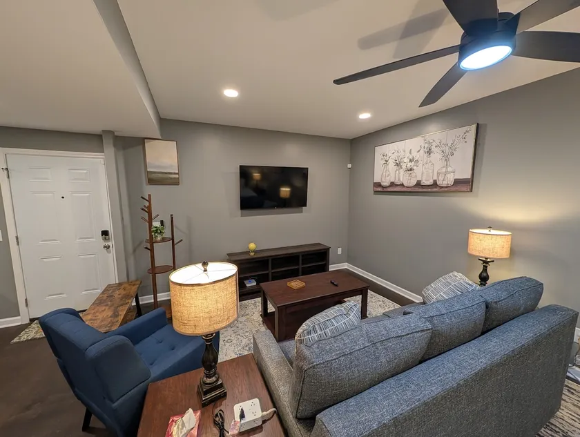 Newly Renovated Comfy Studio - Image 1