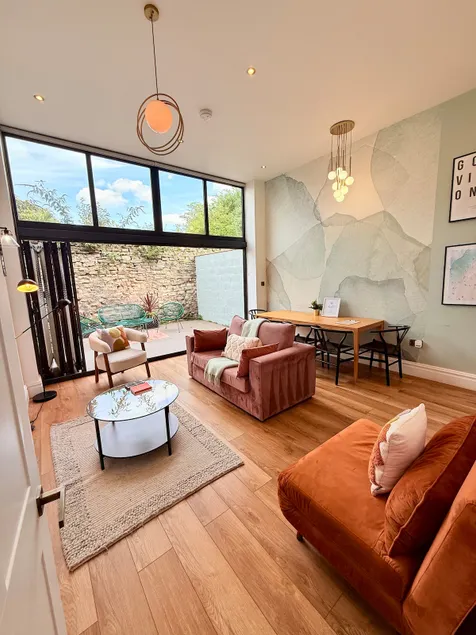 The City Nest - Sleeps 7 - Free Off Street Parking - Image 1