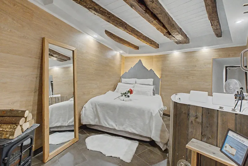 L'Écrin des Cimes - Hot Tub & Massage Chair - Image 1