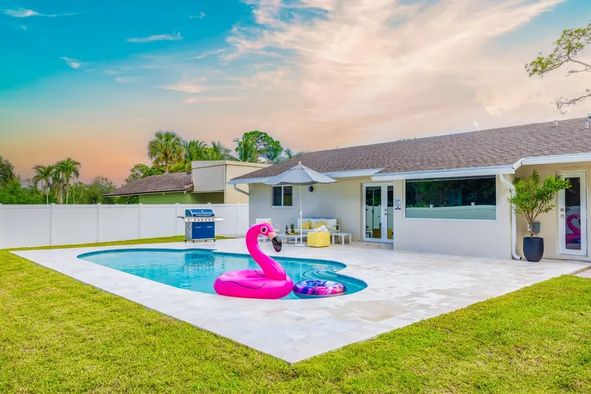 Boho Bliss•Cozy Fire Pit•Heated Pool•Beaches•10PPL - Image 1