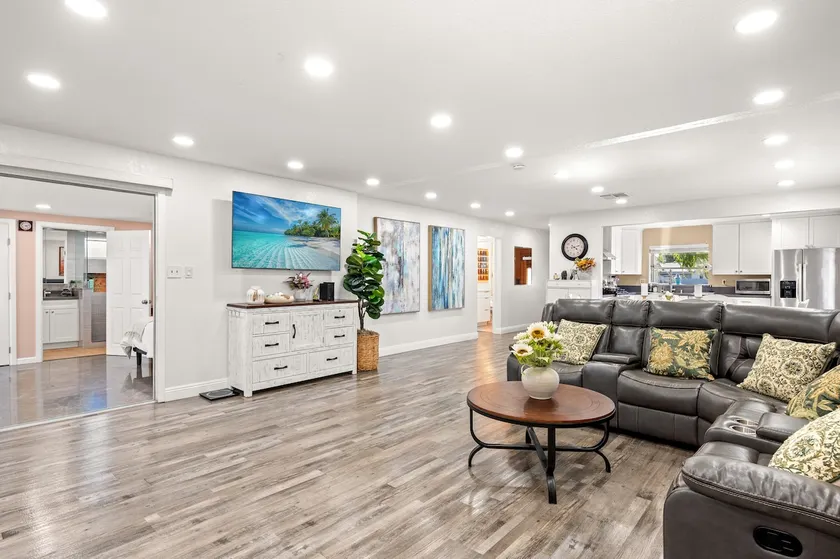 Single-Story Home/Los Angeles/Disney/57 60 Fwy - Image 1
