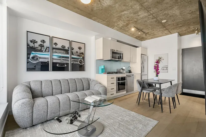 Tribeca St. Suite • Stunning DT Views • Beltline - Image 1