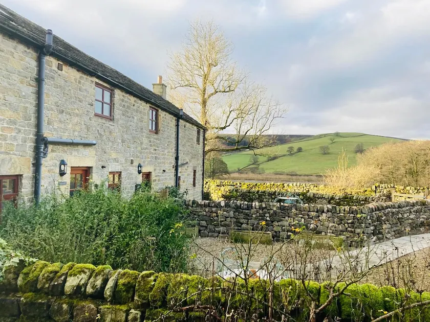 Lakeview Cottage | Dog friendly | Log fire - Image 1