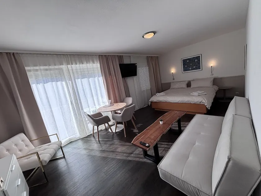 Studio-Standard-Private bathroom - Image 1
