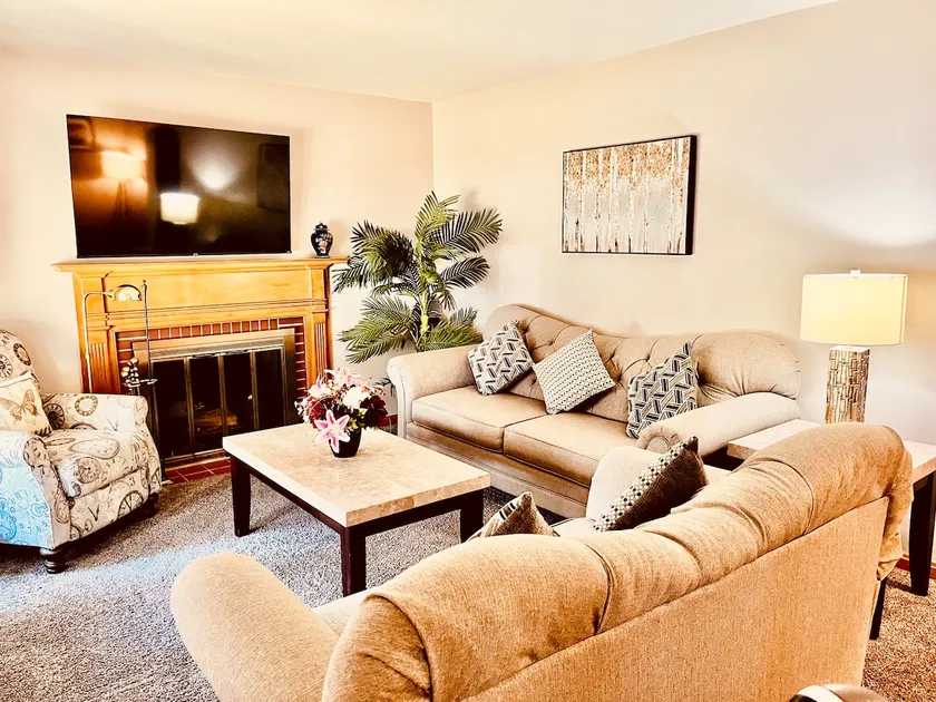 Large and Private| 2 Full Kitchens| 5 Large beds - Image 1