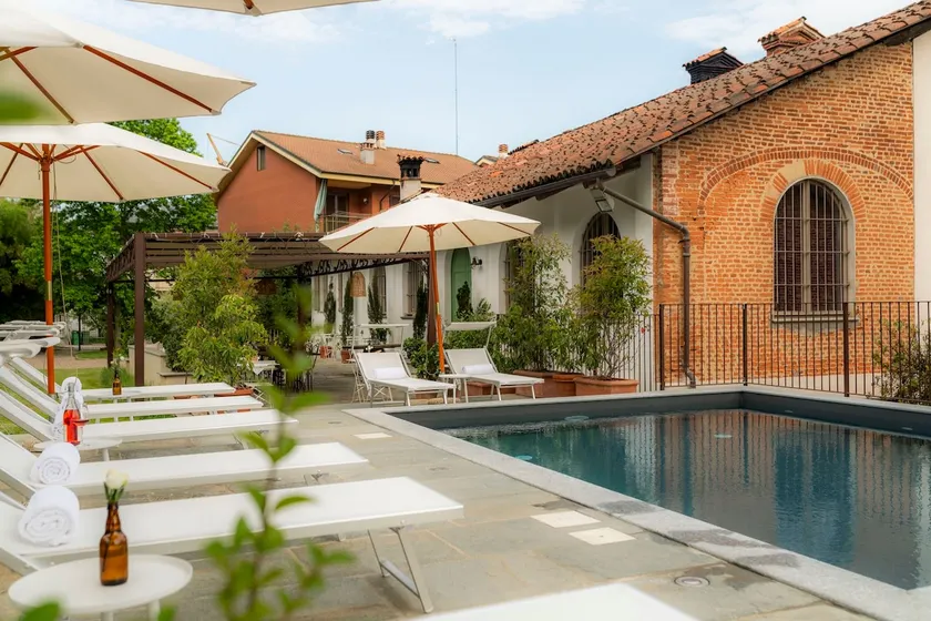 Braja residence with swimming pool, rooms with private bathroom - Image 1
