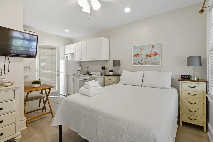 Historic Poet Carriage House Studio- Unit 2 - Image 1