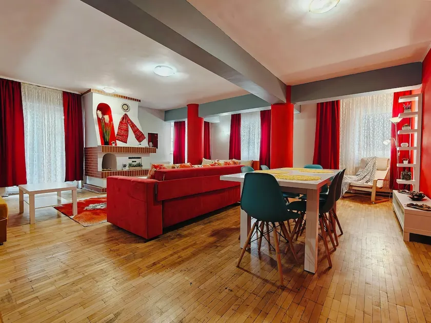 Spacious 2BR • 2 Baths • Near Old Town • 8 Guests - Image 1