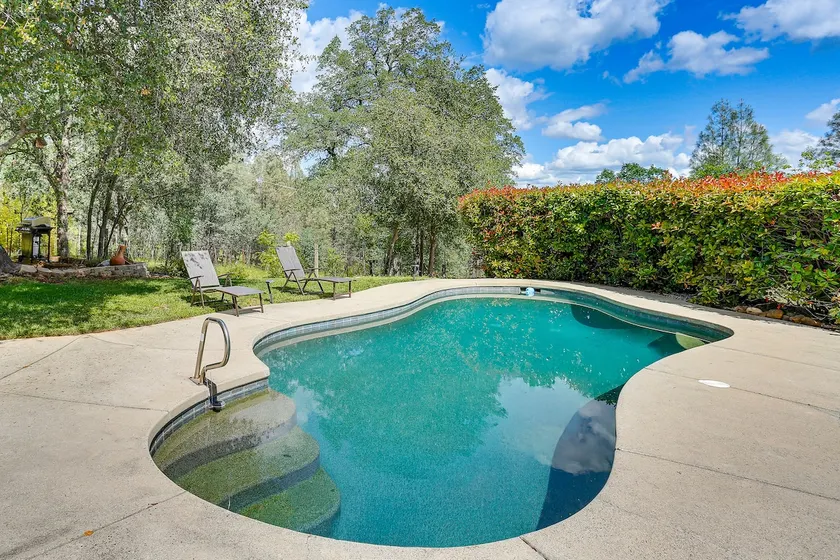 8-acre Retreat: Pool & Stunning Mt Lassen View! - Image 1