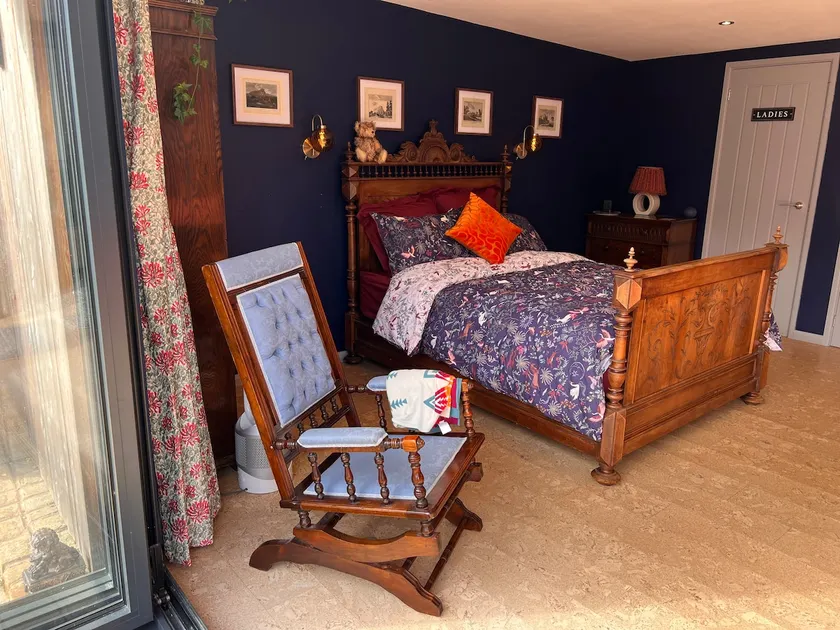 Williams Cottage A High end little home with antique style - Image 1