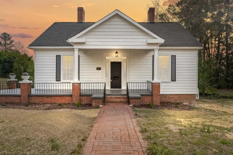 The Steele House | Walk to Downtown - Image 1