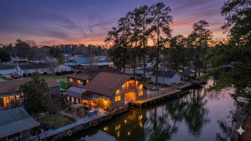 Lakefront Cabin Compound w Private Dock! - Image 1