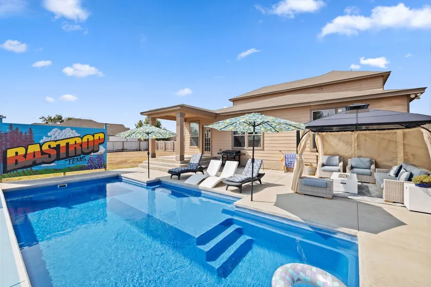 Luxury stay 4 king beds pool pickleball sleeps 12 - Image 1