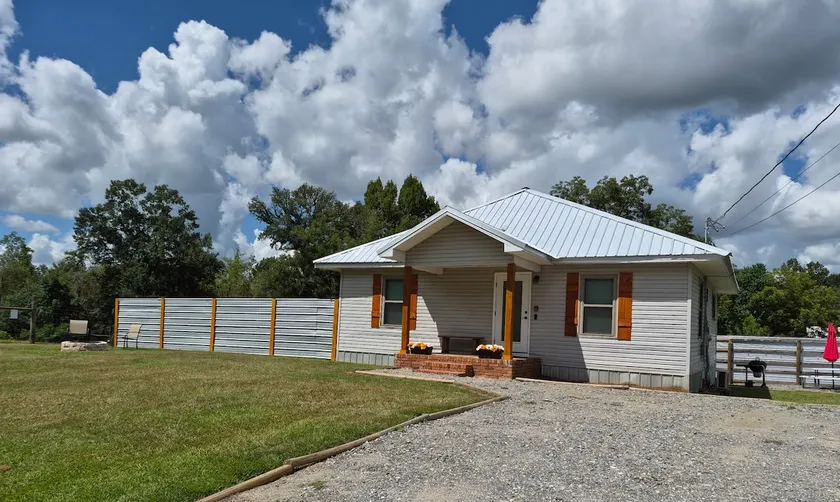 Catrett Country Cottage - Image 1