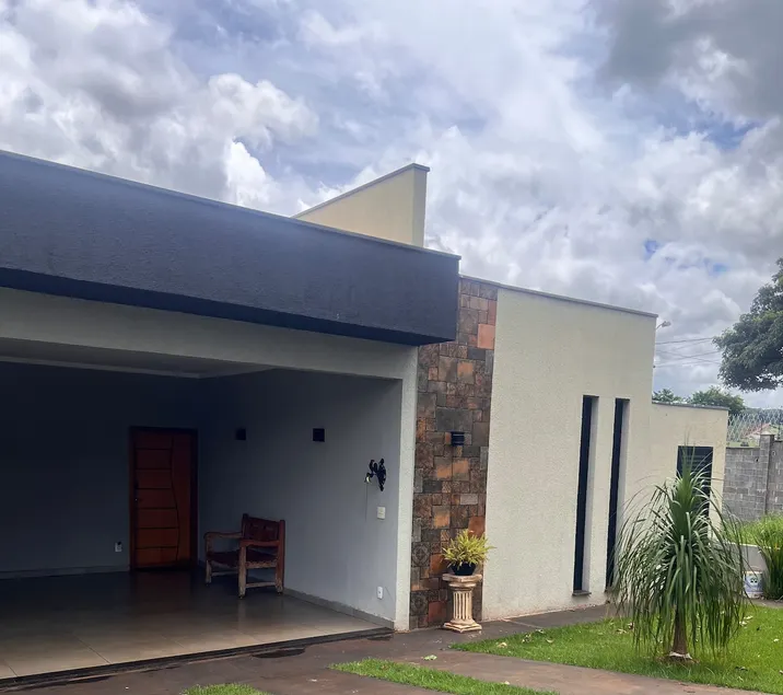 House with lots of vegetation and fresh air! - Image 1