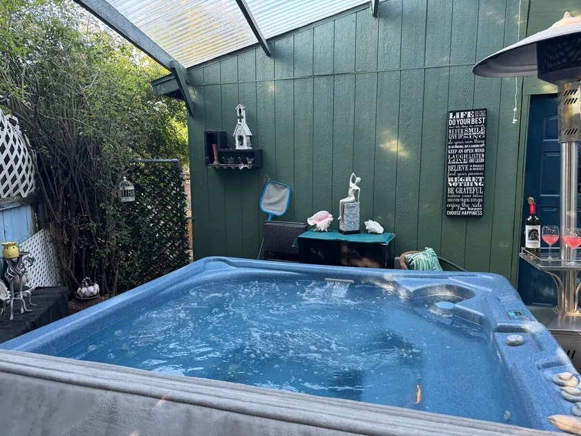 Cozy 3BR Duplex with hot tub - Image 1