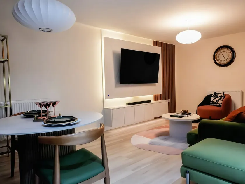 Adeluxe Aura - Entire Ultra Luxury- Super King Bed with Free WiFi, Netflix and Amazon Prime - Image 1