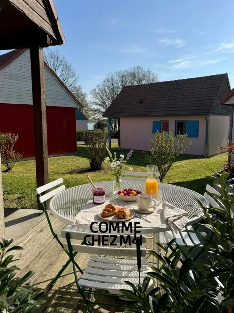 Charming House with Lake Views – Sleeps 2 to 4 - Image 1
