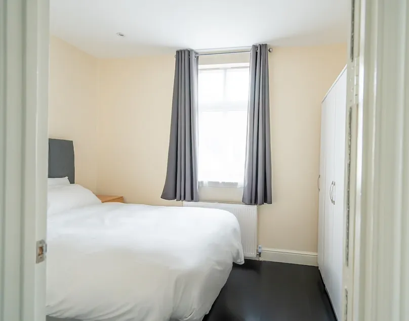 Spacious Flat Near to Barnet Hospital - Image 1