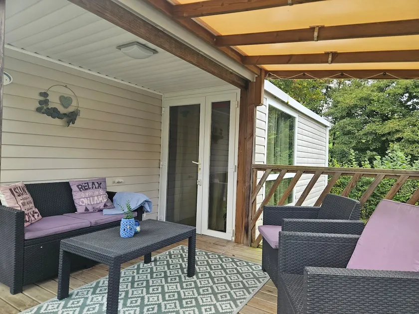 Cozy mobile home with covered terrace - Image 1