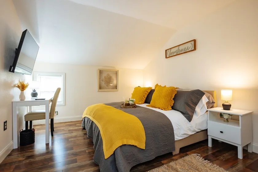 The Guest Suite Loft in downtown Lee's Summit - Image 1