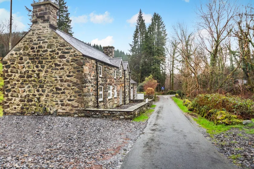 Luxury Cottage near Dolgellau - Image 1