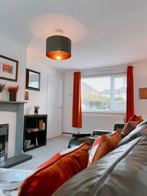 Modern 3-bed house with parking - Chorley Near M61 - Image 1