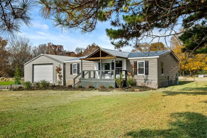 Cute country house, near airforce base! - Image 1