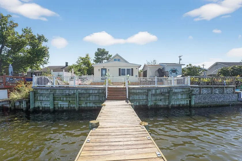 Waterfront home with dock and kayaks - Image 1