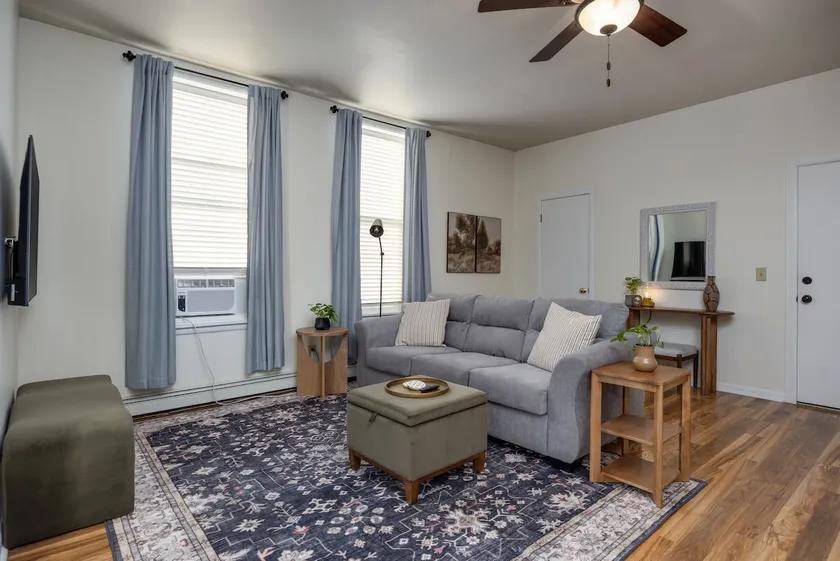 Downtown Apt - Steps from sushi and pizza! - Image 1