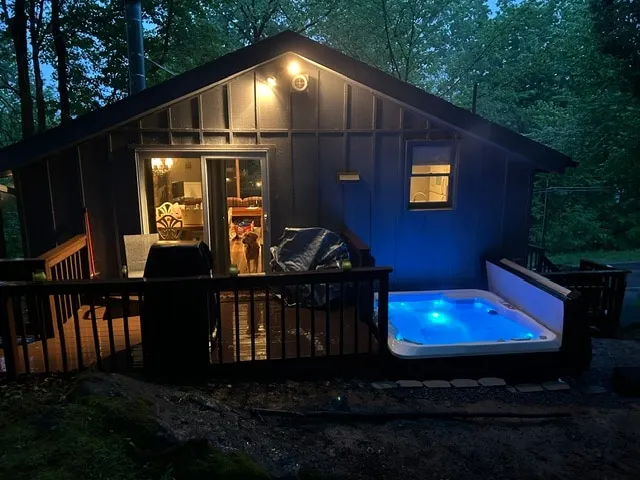 The Hideout Chalet Hot Tub & Fire Pit - Image 1