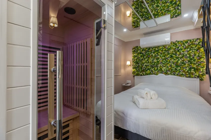Love Room Loft - Lady Violet Bridgetown Spa Balnéo - Image 1