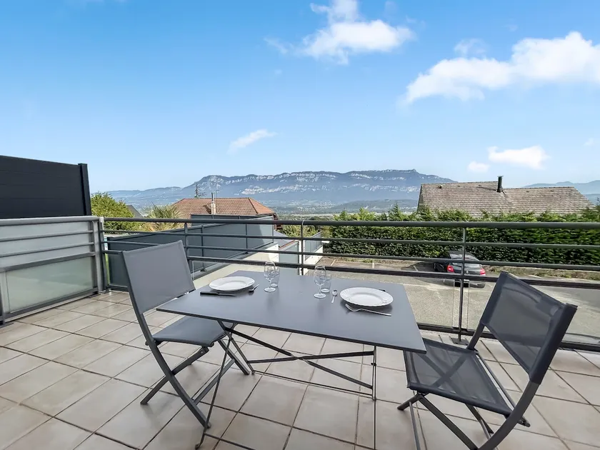 Terrace, Private Parking, Lake & Mountain View - Image 1