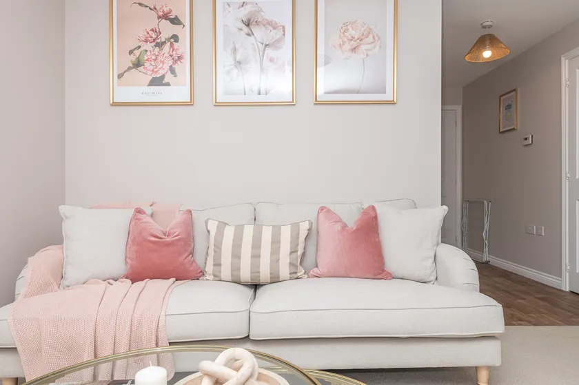 Stylish 5-Bed Townhouse In Wakefield - Image 1