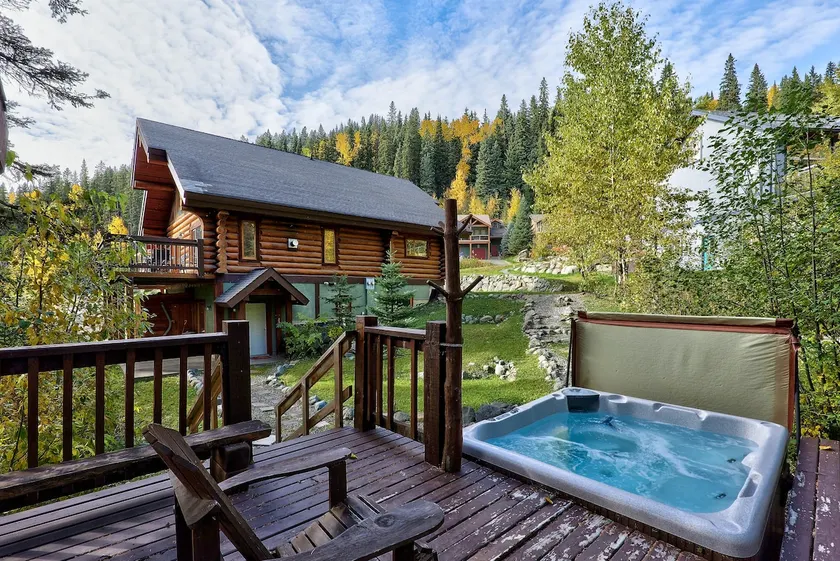 Sleeps 12 Log Cabin | Bike Park - Image 1