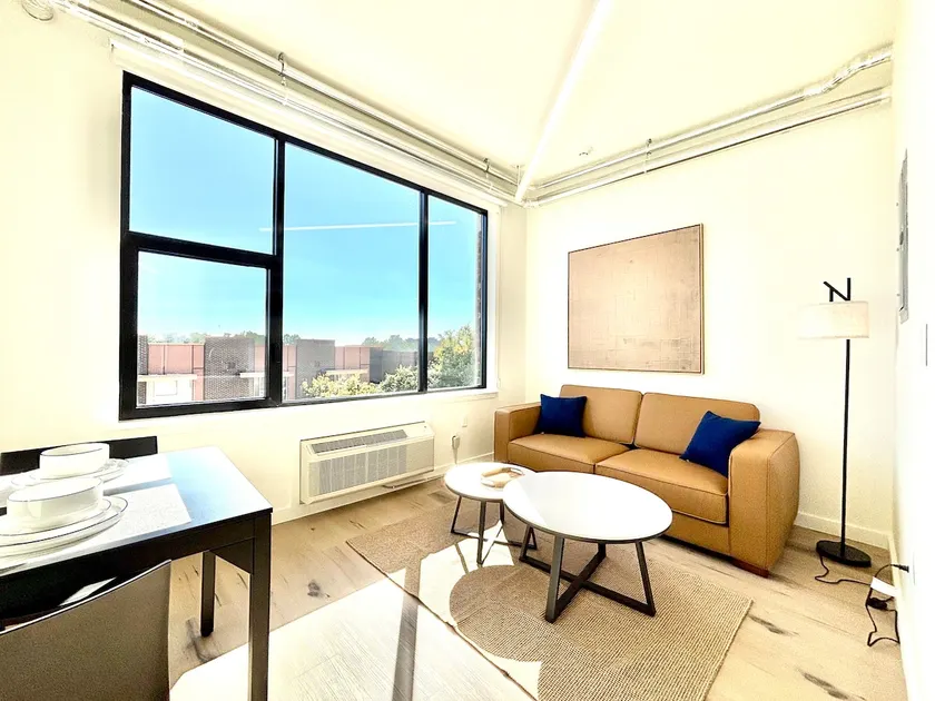 *GATED Parking Central Suite - Downtown Fast Wifi* - Image 1