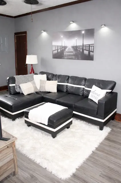 Jeeves Cozy Corner - Image 1