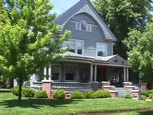 1907 Victorian-style designed by Fred Stearman - Image 1