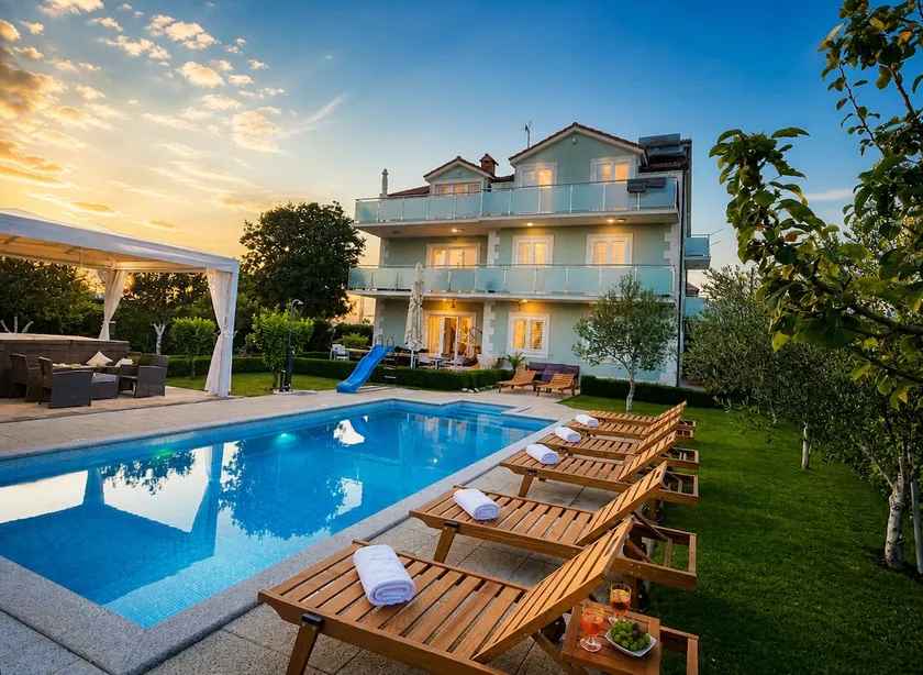 * Luxury 8BR Villa • Heated Pool & Jacuzzi - Image 1