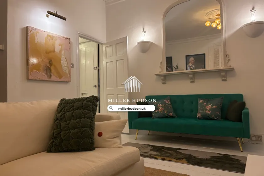 Addlestone - Stylish / Modern - Two Bedroom (Two Bathroom) Apartment - Image 1
