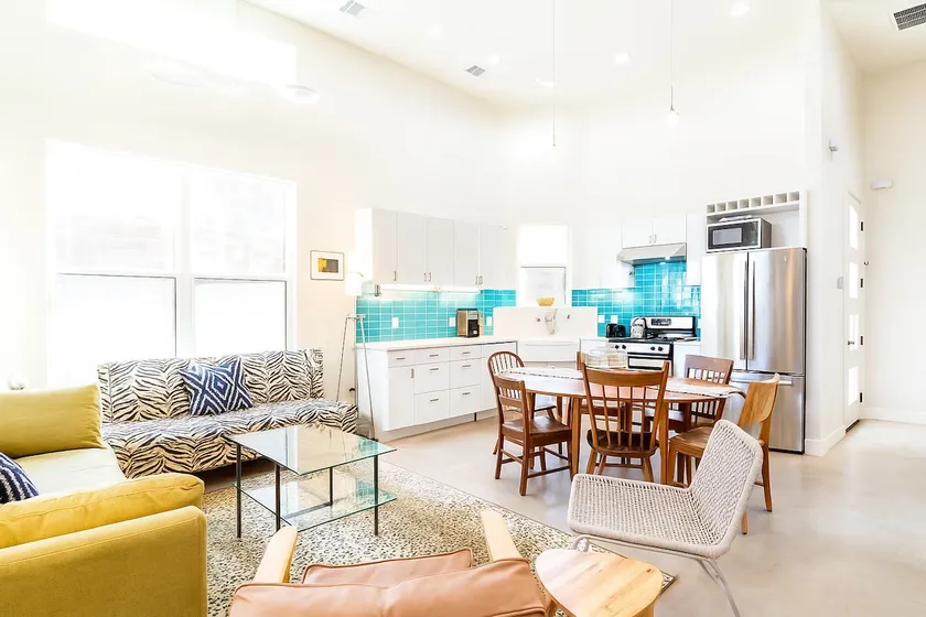 Best Walkable East Side DT • Modern 5BR Home Stay! - Image 1