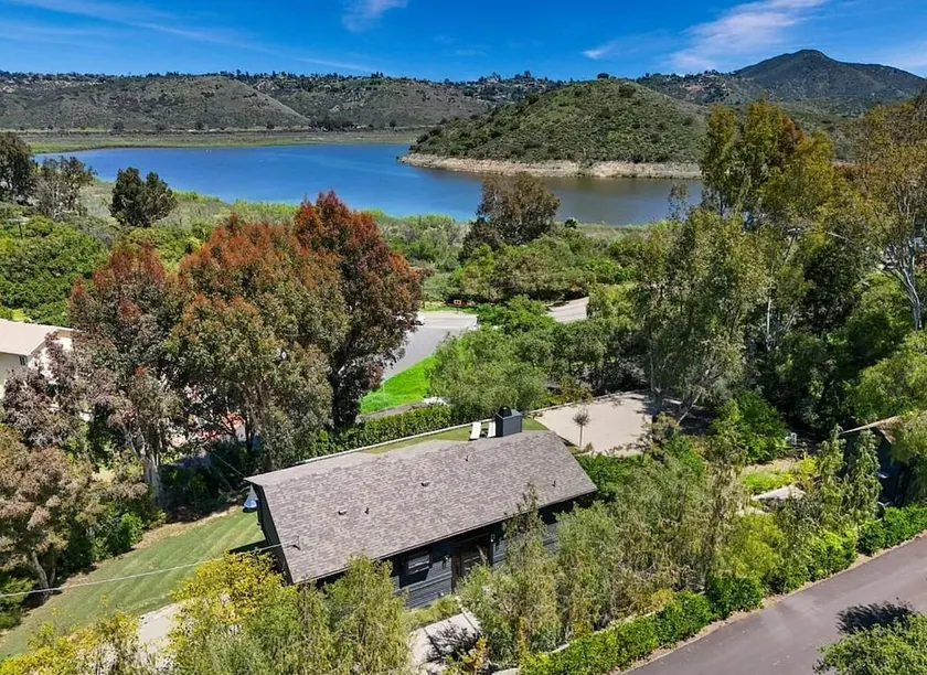 Lake Hodges View, Large Deck, Minutes to Legoland - Image 1