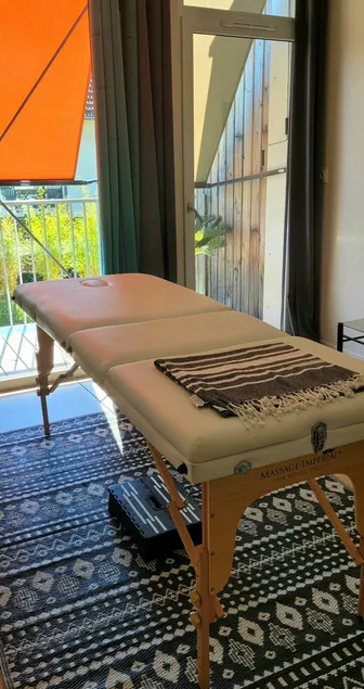 Le Cercle de Victoria stationnement privé petit déjeuner compris 1 soin Reiki ou massage offert - Image 1