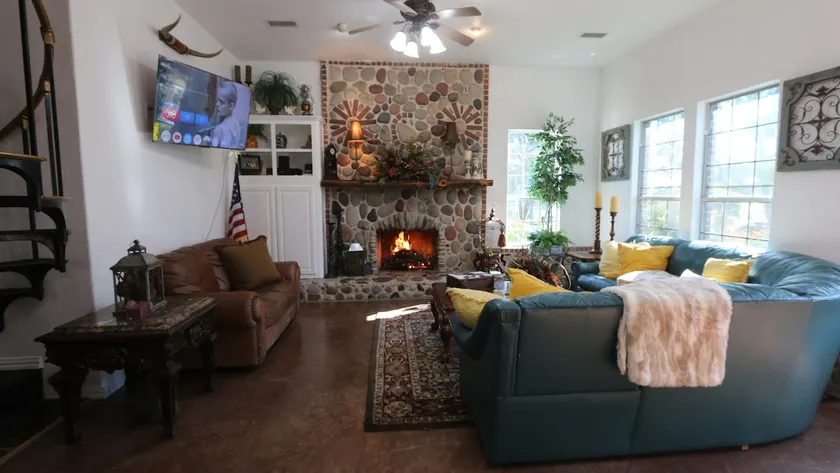 Country Escape on 60 acres with Pond &Tiki Island - Image 1