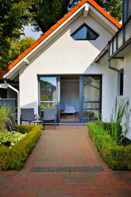 Carmichaels Cottage – Bright Apartment with Charm - Image 1
