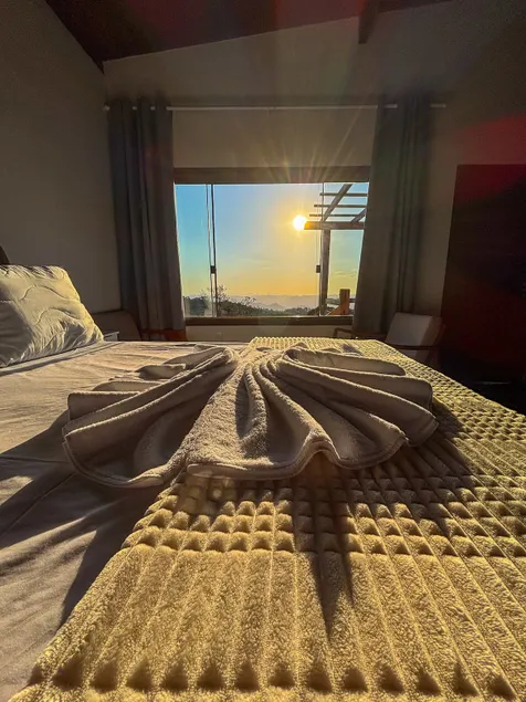 Chalet with bathtub and view of Pedra Azul - Image 1