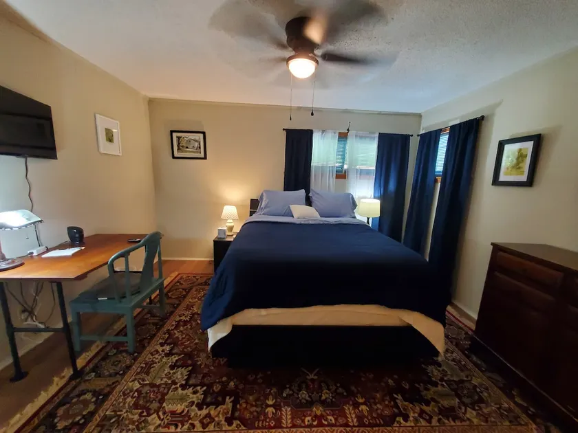 THE Duplex - 1970s Cozy - Image 1