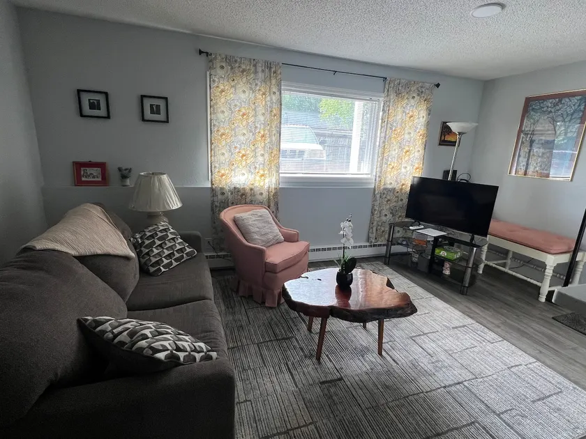 Nice, Clean, Comfortable 2 Bedroom Apartment - Image 1