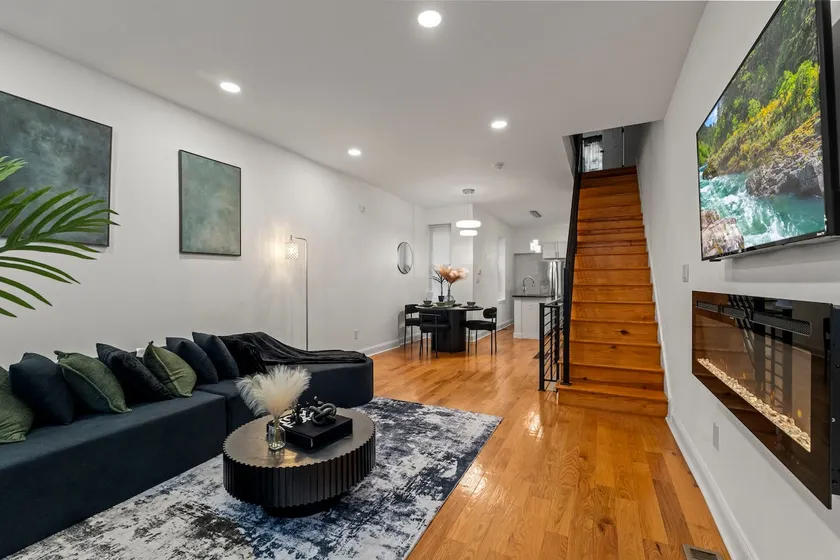 Modern 3BR Home Patio Near Center City Free Parkin - Image 1