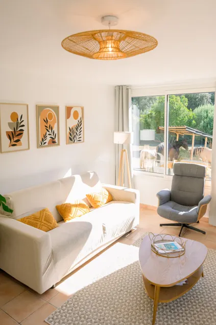 Cozy 2-bedroom/terrace/pool/nature setting horses Nîmes - Image 1